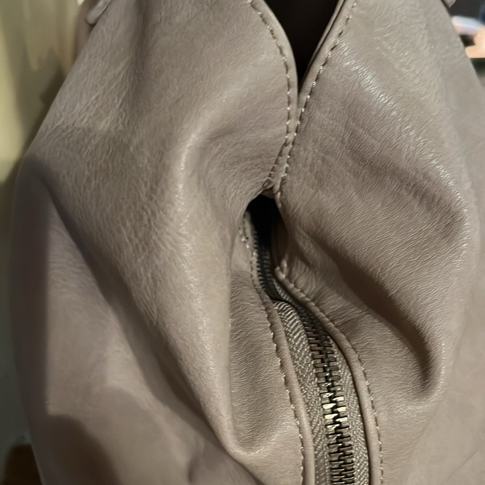 Satchel - Picture 6 of 7